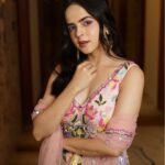 Palak Sindhwani Instagram - All Set for Diwali?! 🌸✨ . . Clicked by - @aashiyaanproduction HMU - @diyamodiglamovers Outfit @anishashettyofficial Styling @littlepuffsofhappiness @styleitupwithraavi PR @mad.micron . . #ootd #festive #traditional #fyp #instamood #instadaily #palaksindhwani