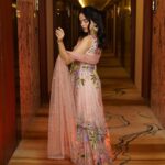 Palak Sindhwani Instagram - All Set for Diwali?! 🌸✨ . . Clicked by - @aashiyaanproduction HMU - @diyamodiglamovers Outfit @anishashettyofficial Styling @littlepuffsofhappiness @styleitupwithraavi PR @mad.micron . . #ootd #festive #traditional #fyp #instamood #instadaily #palaksindhwani
