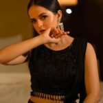 Palak Sindhwani Instagram - New month, New chance to let go of what doesn’t serve you, Step into your highest self and treat yourself with more kindness. 🌸 . . Wearing - @panihari_mumbai Clicked by - @capture_photography_01 HMU - @diyamodiglamovers Jwellery - @upakarna . . #ootd #wedding #instafashion #saree #black #ethnic #palaksindhwani #fyp