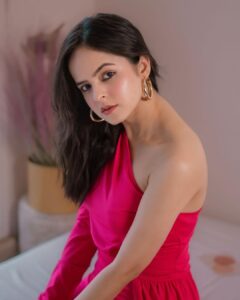 Palak Sindhwani Instagram - Got all dressed up to go out but ended up being at home as usual! #iykyk 🫣💗✨
.
.
Outfit - @ikichic_official 
Captured by - @vikassgorule 
.
.
#postoftheday #instamood #home #instagood #ootd #instafashion #explore #fyp