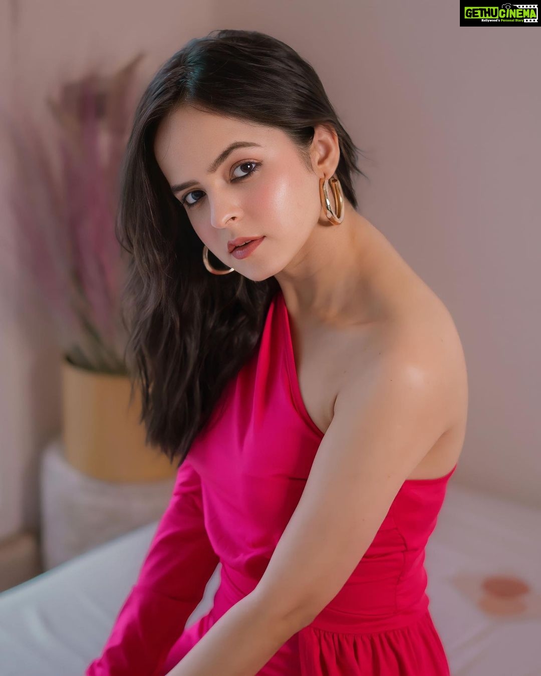 Palak Sindhwani - 235K Likes - Got all dressed up to go out but ended up being at home as usual! #iykyk š«£šāØ
.
.
Outfit - @ikichic_official
Captured by - @vikassgorule
.
.
#postoftheday #instamood #home #instagood #ootd #instafashion #explore #fyp