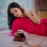 Palak Sindhwani Instagram - Got all dressed up to go out but ended up being at home as usual! #iykyk 🫣💗✨ . . Outfit - @ikichic_official Captured by - @vikassgorule . . #postoftheday #instamood #home #instagood #ootd #instafashion #explore #fyp