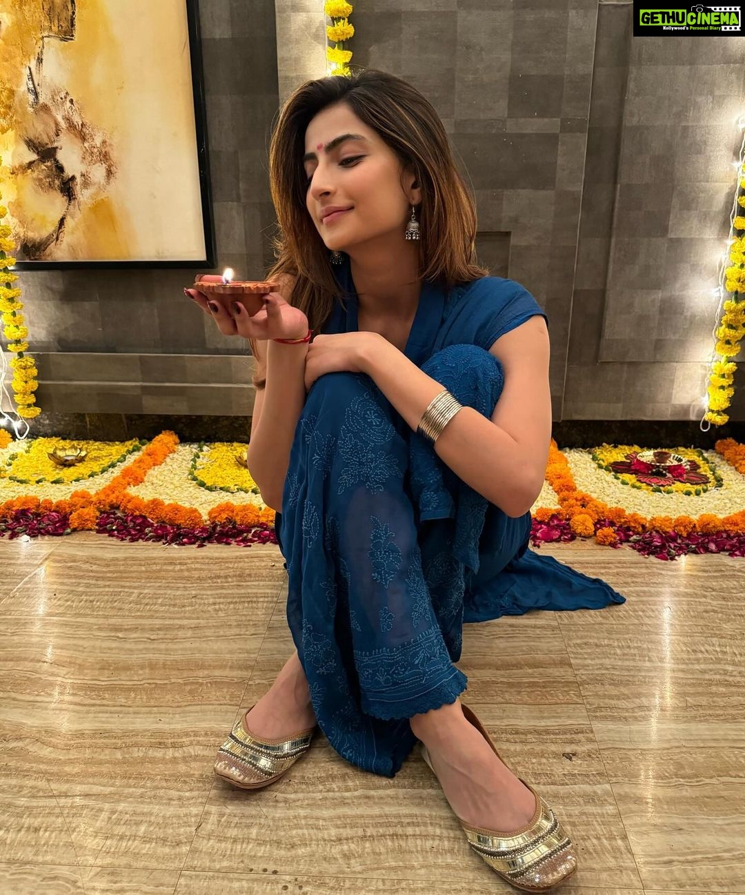 Palak Tiwari Instagram - Hehe happy Diwali again 🥺