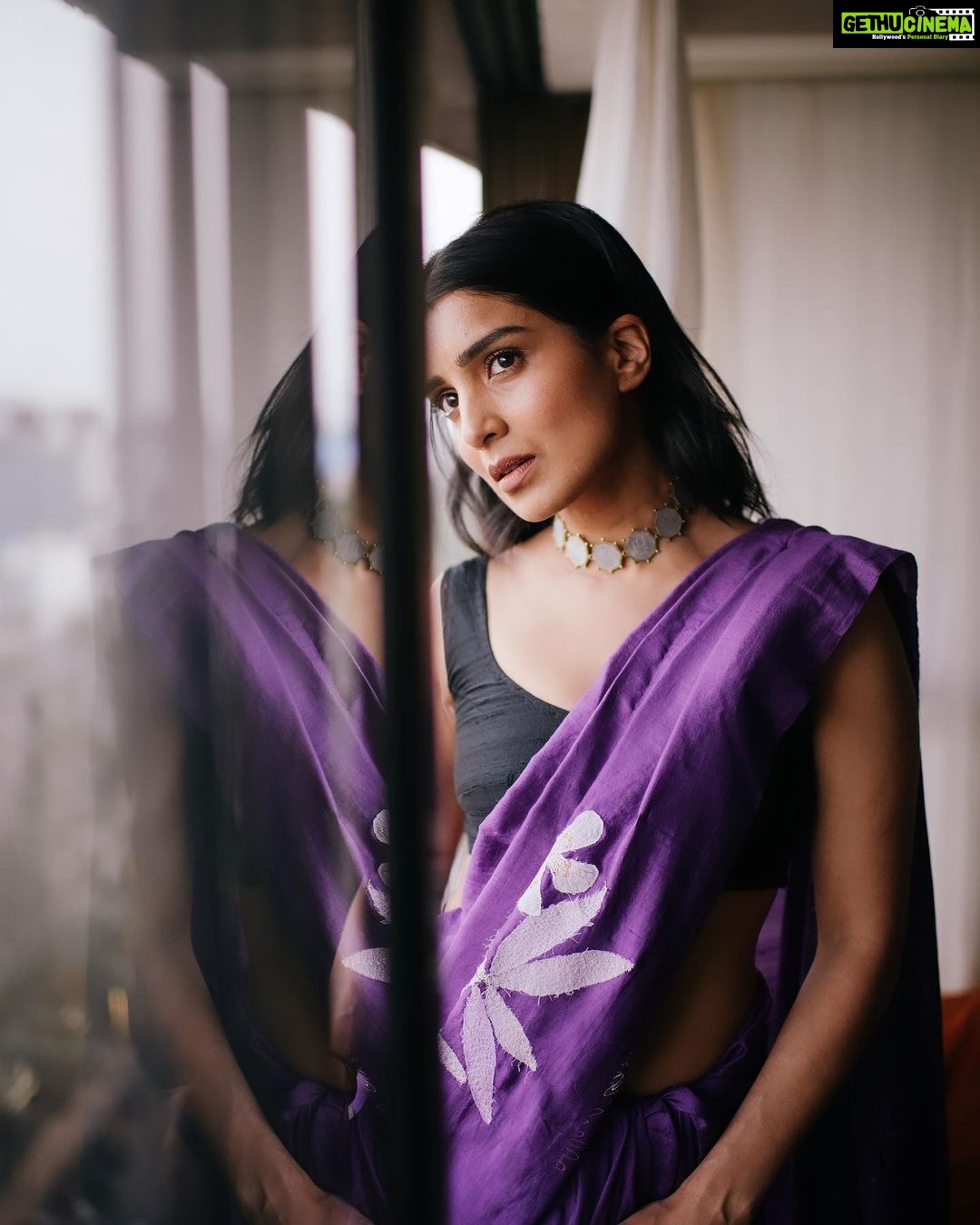 Pallavi Sharda Instagram - Bombay farewell tour: Opening Night @mumbaifilmfestival …In bearing witness to Mumbai, I always witness myself. 👗 @roukabysreejithjeevan @ojaskolvankar 📸 @bharat_rawail Bandra World of Storytellers