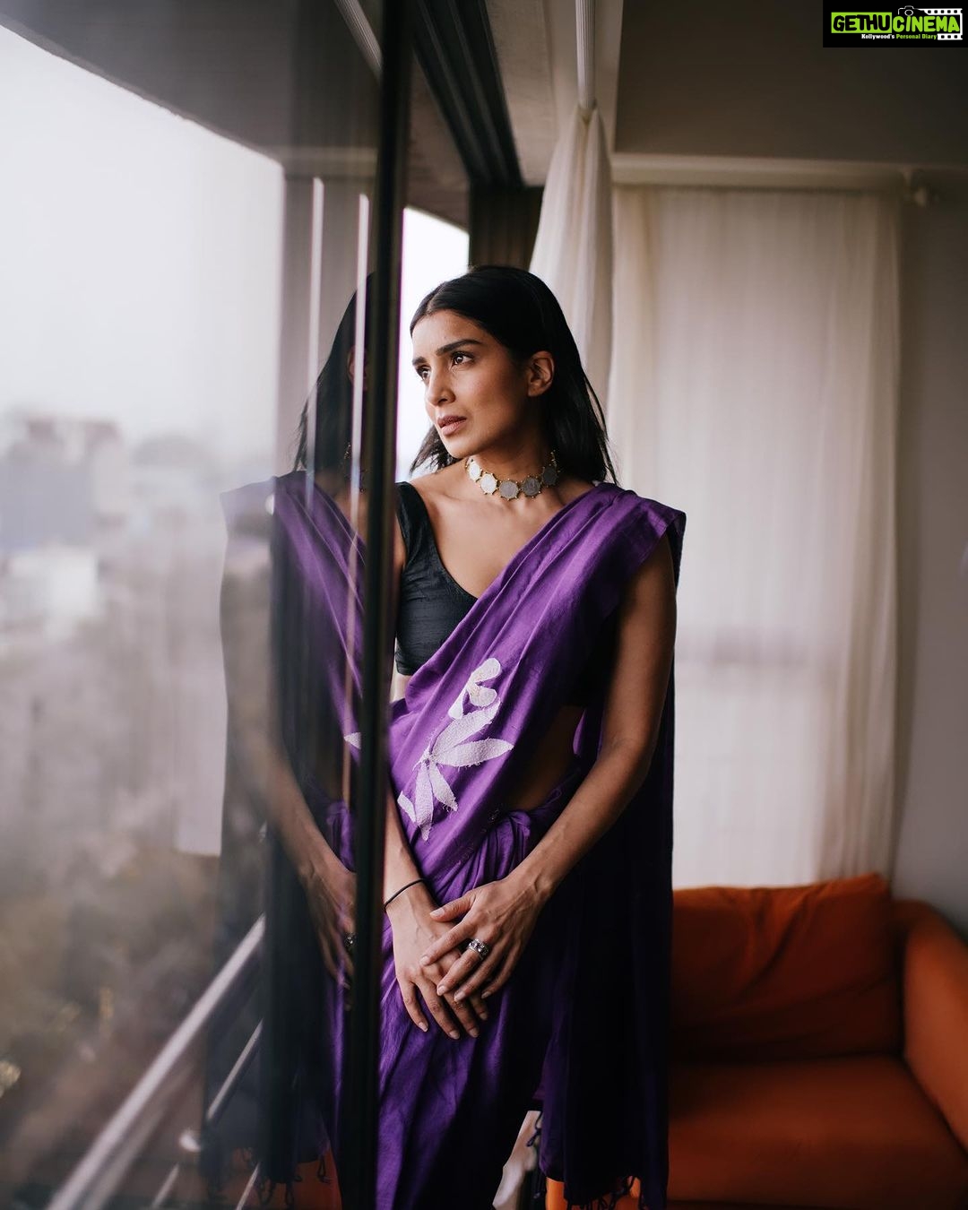 Pallavi Sharda Instagram - Bombay farewell tour: Opening Night @mumbaifilmfestival …In bearing witness to Mumbai, I always witness myself. 👗 @roukabysreejithjeevan @ojaskolvankar 📸 @bharat_rawail Bandra World of Storytellers