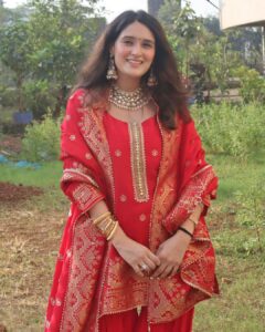 Pankhuri Awasthy Rode Instagram - Last spam from KC ‘23 ♥️

#karwachauth #getready #whatiwore #jewellery #houseofaekaya #kundan