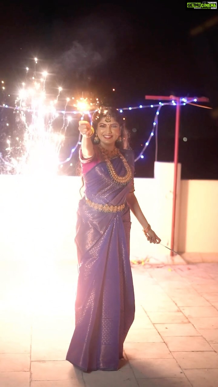 Papri Ghosh Instagram - Happy Diwali to all of you 🙏😃 #diwali #crackers #traditional #saree #actress #celebration