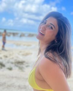 Parno Mittra Instagram - Forgot to wear a saree to the beach! 🤷‍♀️🤷‍♀️ #iykyk Havelock Island,andaman Islands