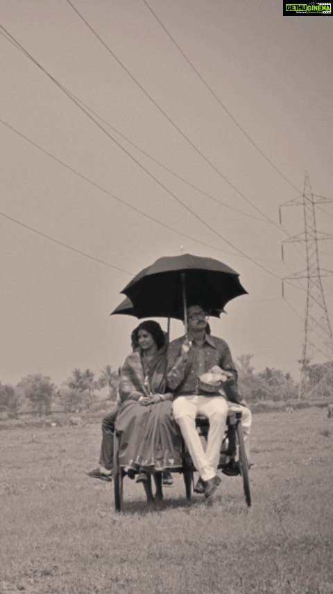 Parno Mittra Instagram - অপুর পায়ের ছাপ ডুবছে বাঁশির সুরে... Celebrating #10YearsOfApurPanchali ❤️ @parambratachattopadhyay @parnomittra @gauravchakrabarty #ArdhenduBanerjee @arijitsingh @indraadeep @kgunedited #ApurPanchali #SVFMusic