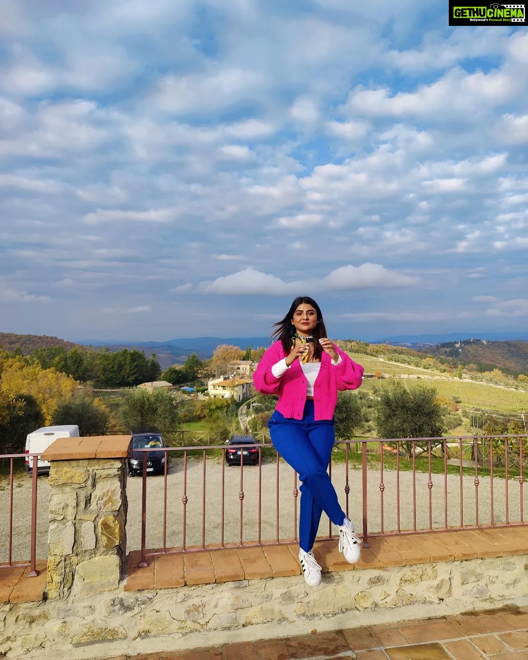 Parno Mittra Instagram - Under the Tuscan sun 🌞 Poggio Amorelli Vineyard