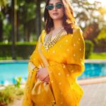 Parno Mittra Instagram - Pujo vibes 🤗 . Photo @priyambaksiphotography Mua @mainak.mk_up Styling @stylebysumit Saree @colorosoweaves Jewellery @mahabirdanwarjeweller Blouse @vcutblouse Location @hyattregencykolkata