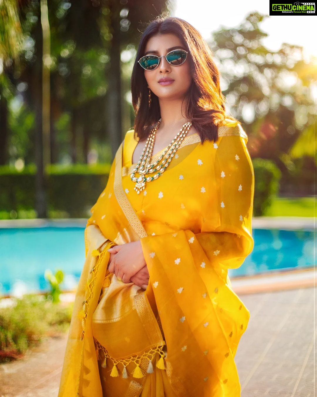 Parno Mittra Instagram - Pujo vibes 🤗 . Photo @priyambaksiphotography Mua @mainak.mk_up Styling @stylebysumit Saree @colorosoweaves Jewellery @mahabirdanwarjeweller Blouse @vcutblouse Location @hyattregencykolkata