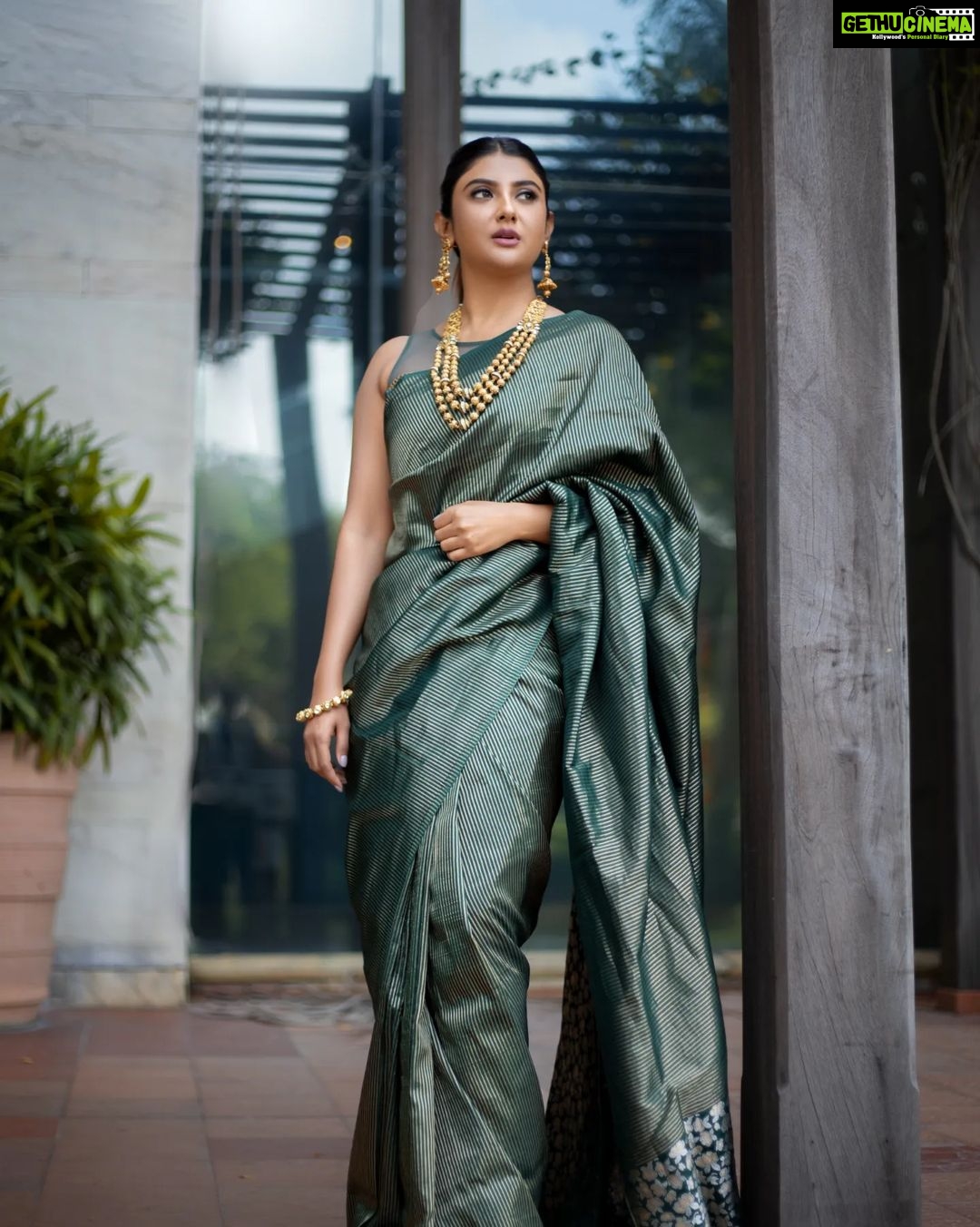 Parno Mittra Instagram - 💚💚💚 Photography: @priyambaksiphotography Muah : @mainak.mk_up Styling: @stylebysumit Saree. : @colorosoweaves Jewellery: @igjcreation Hyatt Regency Kolkata