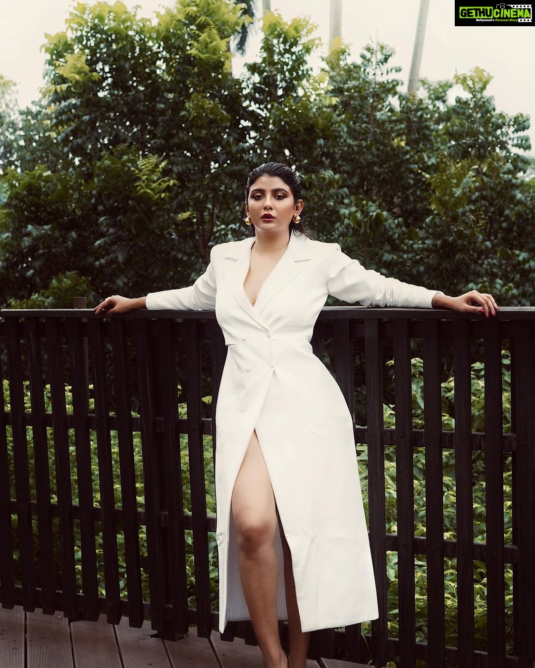 Parno Mittra Instagram - Photography - @makeupartist_prasenjit MuaH - @makeupartist_prasenjit Styling- @thebongmunda Outfit custom made by - @chitribypiyali