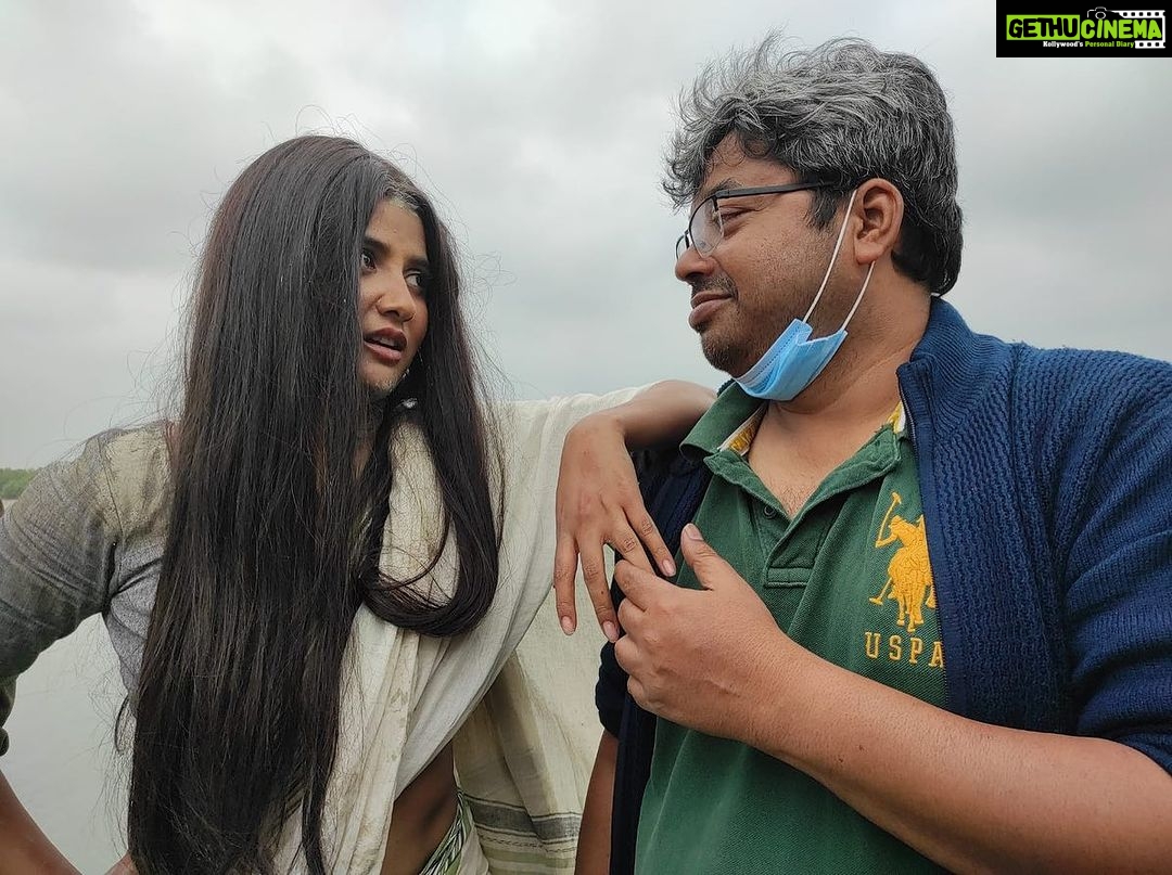 Parno Mittra Instagram - From the sets of #bonobibi #rajdeepghosh @arrow_hit @aryadasguptaa @dibyenduofficial And @ranassocial