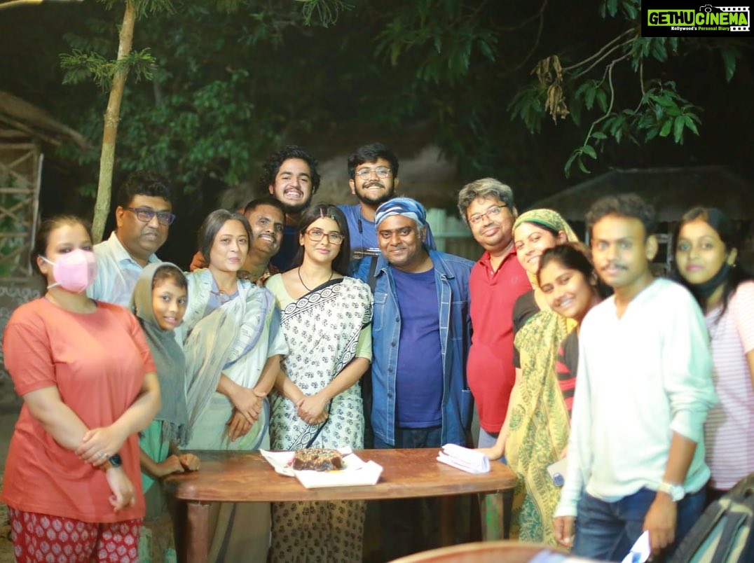 Parno Mittra Instagram - From the sets of #bonobibi #rajdeepghosh @arrow_hit @aryadasguptaa @dibyenduofficial And @ranassocial