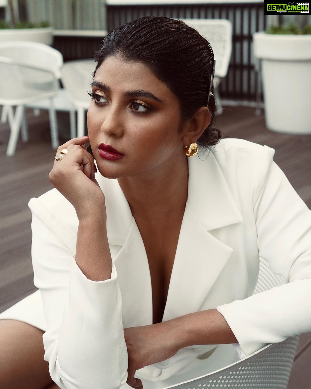 Parno Mittra Instagram - My muse the gorgeous @parnomittra ❤️ Photography: @makeupartist_prasenjit HMU : @makeupartist_prasenjit Styled by: @thebongmunda Custom dress from: @chitribypiyali Jewellery: @snastudios Location: @theparkhotels India