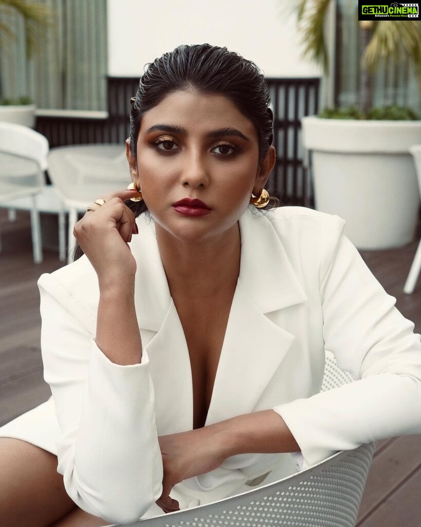 Parno Mittra Instagram - My muse the gorgeous @parnomittra ❤️ Photography: @makeupartist_prasenjit HMU : @makeupartist_prasenjit Styled by: @thebongmunda Custom dress from: @chitribypiyali Jewellery: @snastudios Location: @theparkhotels India