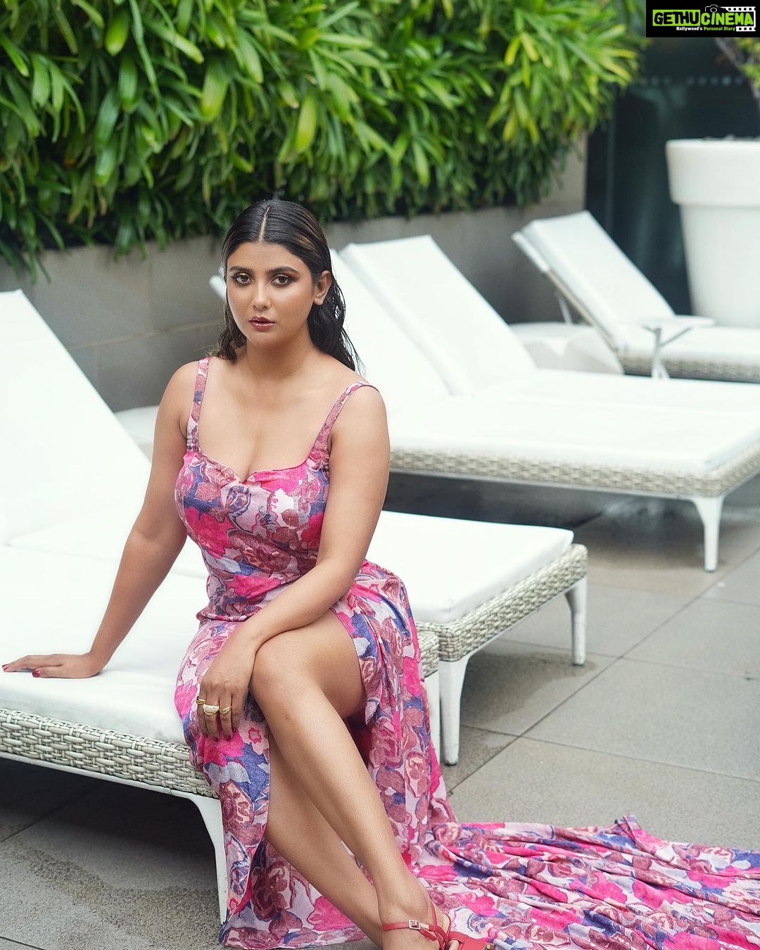 Parno Mittra Instagram - My muse the gorgeous @parnomittra ❤️ Photography: @makeupartist_prasenjit HMU : @makeupartist_prasenjit Styled by: @thebongmunda India