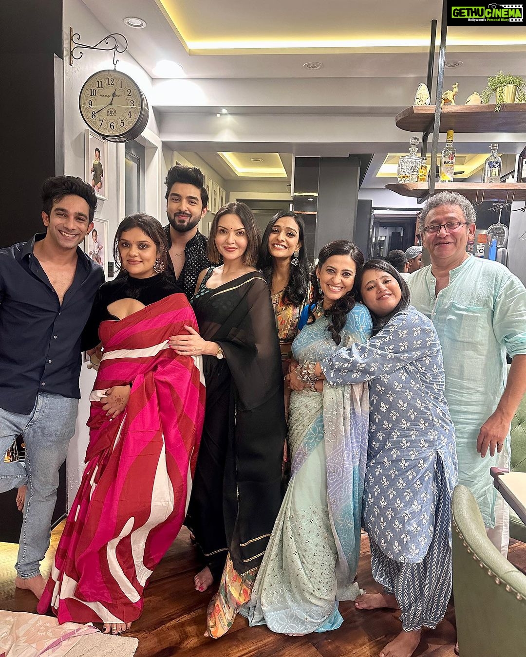 Parull Chaudhry - 10.3K Likes - #aboutlastnight
Diwali celebration begins
Thank you @shreya_nehal @vinitps for such a fun & crazy evening ❤️
You both are lovely hosts 🤗
Baaki sab so beautiful so elegant just looking like a wow 😂❤️
Don’t miss the last slide