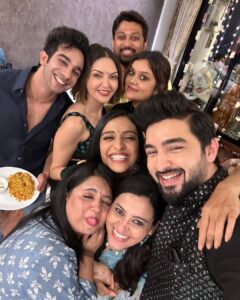 Parull Chaudhry Instagram - #aboutlastnight 

Diwali celebration begins 

Thank you @shreya_nehal @vinitps for such a fun & crazy evening ❤️ 

You both are lovely hosts 🤗

Baaki sab so beautiful so elegant just looking like a wow 😂❤️

Don’t miss the last slide