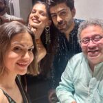 Parull Chaudhry Instagram - #aboutlastnight Diwali celebration begins Thank you @shreya_nehal @vinitps for such a fun & crazy evening ❤️ You both are lovely hosts 🤗 Baaki sab so beautiful so elegant just looking like a wow 😂❤️ Don’t miss the last slide Mumbai - मुंबई