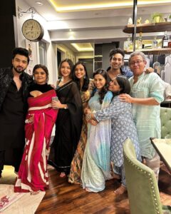 Parull Chaudhry Instagram - #aboutlastnight 

Diwali celebration begins 

Thank you @shreya_nehal @vinitps for such a fun & crazy evening ❤️ 

You both are lovely hosts 🤗

Baaki sab so beautiful so elegant just looking like a wow 😂❤️

Don’t miss the last slide