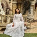 Parull Chaudhry Instagram - Elegance is not standing out, but being remembered Outfit @nehamtaonline PR @socialsbyshi #ootd #festivewear Mumbai - मुंबई
