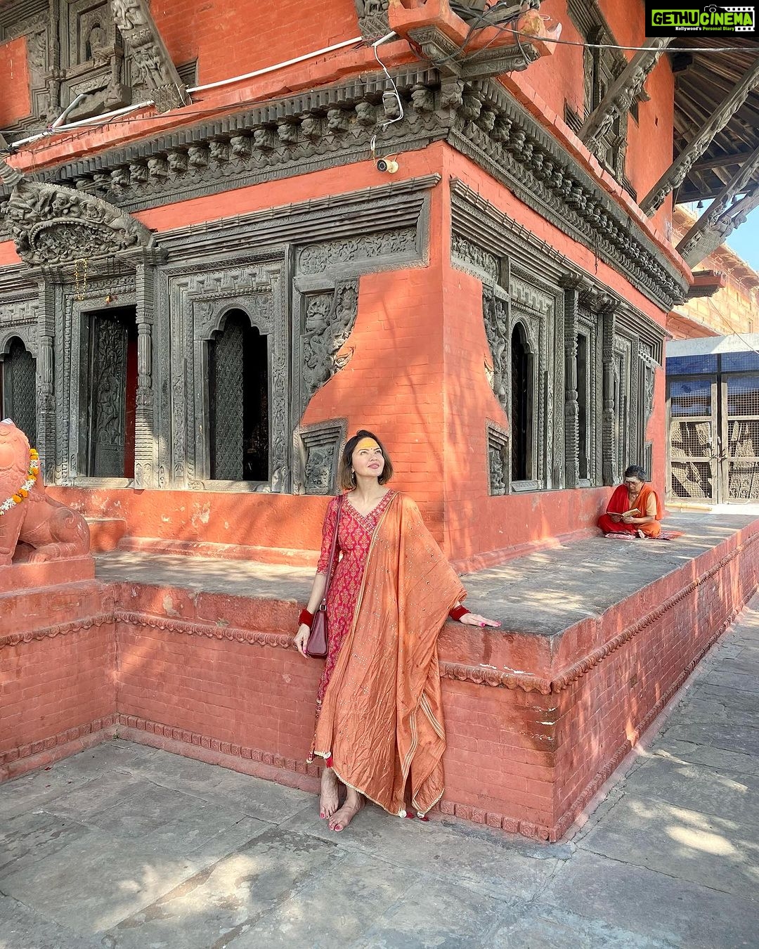 Parull Chaudhry Instagram - सुबह के सुकून में और शाम के नजारों पे दिल ठहरता है ऐ बनारस तेरी हर अदा से इश्क़ है हमें। Outfit @tara_c_tara ❤️ #banaras #bairaas #travelphotography #parullchaudhry #actor #influencer #contentcreator #parullians #explore #bhagyalakshmi #jofithaiwohhithai #traveller #vlogger #chaudhryonthego #fashion #fitness #beauty #lifestyle #fashionblogger #beautyblogger #yogini #fitnessmotivation #travel #saasbahuaurbetiyaan #parullkipaltan Banaras