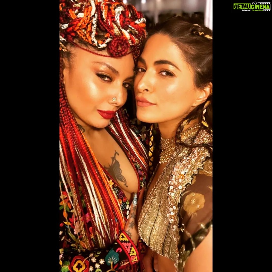 Parvathy Omanakuttan Instagram - Never not serving face !!!!!!!! Thisssss girl @parvathyo13 I love you so much 💗 Uffffff.... finally together ❤️ 🙌 #powerof13💪🤣 #blessedwiththebest PS: You know what the OG caption was na... But I'm trying to behave. Jio World Plaza