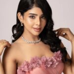 Pavithra Lakshmi Instagram - Pose and Poise🩷🫶 Wearing @sameenasofficial Jewellery @new_ideas_fashions Mua @anushyaa_mua Shot by @shotsbyyoga