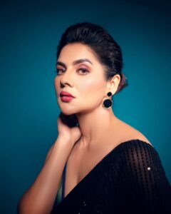 Payel Sarkar Instagram - What do you think of this look?

Photography @soumya_singha_photography 
Makeup by @lookzchakraborty
hair by @hairstylist_kushal
Dress by @avijitdasofficial_bengal 
Photo assist @rudra_malakar_official