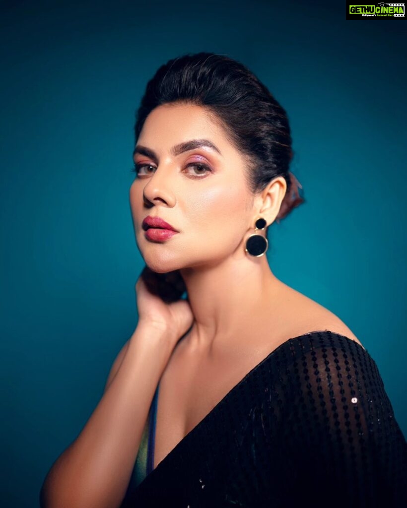 Payel Sarkar Instagram - What do you think of this look? Photography @soumya_singha_photography Makeup by @lookzchakraborty hair by @hairstylist_kushal Dress by @avijitdasofficial_bengal Photo assist @rudra_malakar_official
