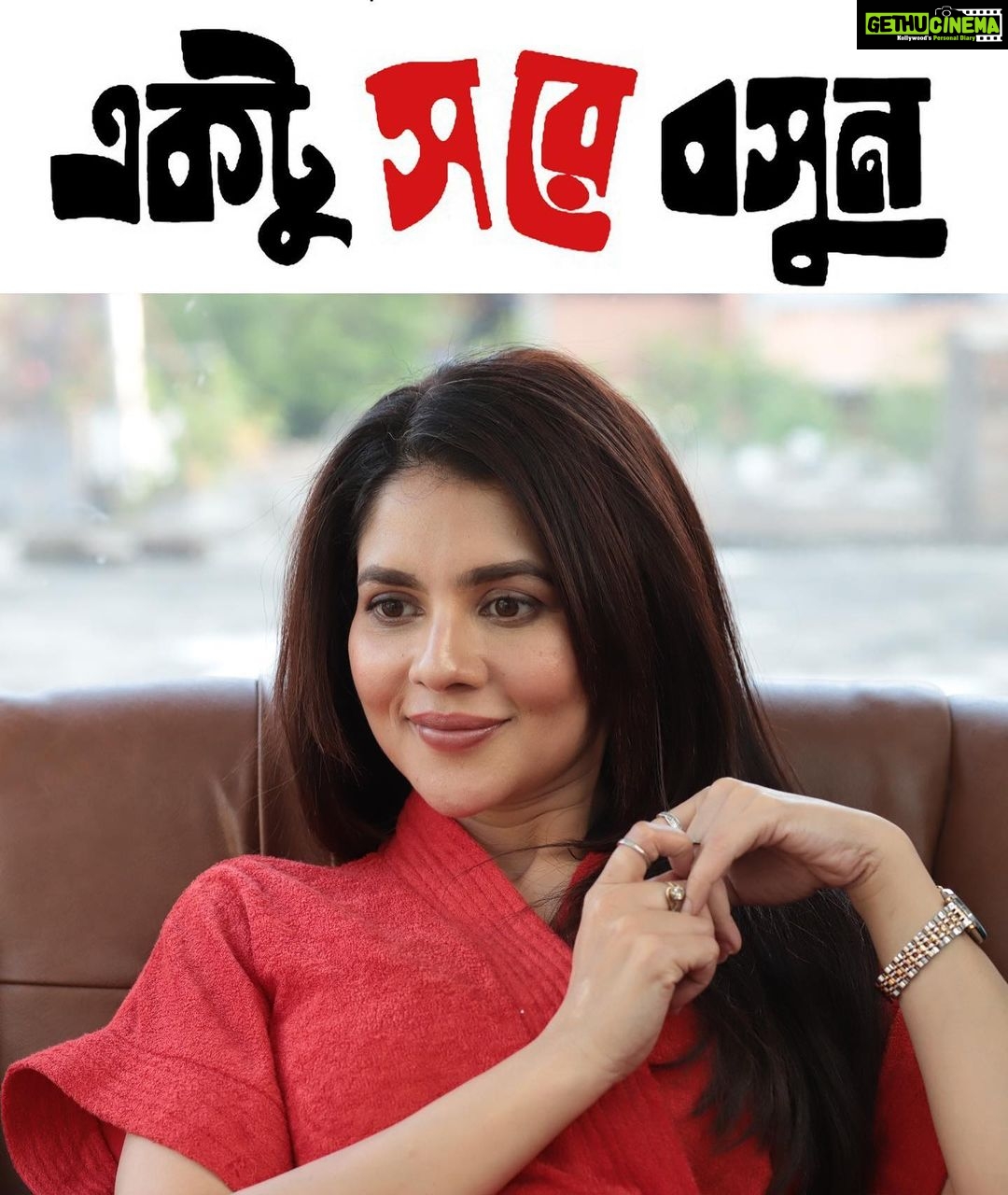 Payel Sarkar Instagram - My next film!!!! Directed by the man I admire the most #KamaleshwarMukherjee. #EktuSoreBoshun.