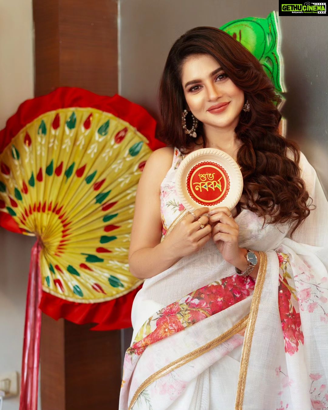 Payel Sarkar Instagram - নববর্ষের শুভেচ্ছা সকলকে। Hotel Hindustan International