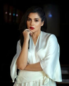 Payel Sarkar Instagram - Worry less, smile more😎