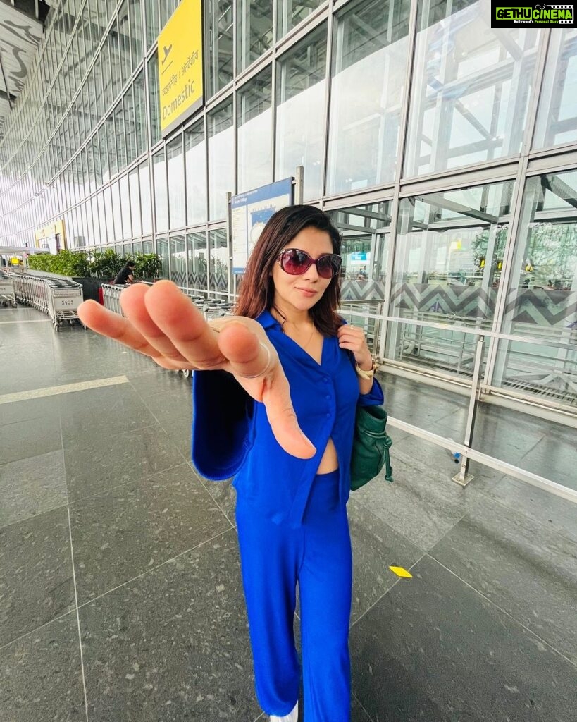 Payel Sarkar Instagram - Enroute ✈️ #NABC #NewYorkCity Netaji Subhash Chandra Bose International Airport