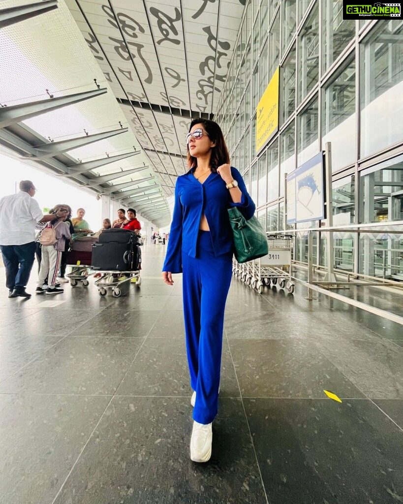 Payel Sarkar Instagram - Enroute ✈ #NABC #NewYorkCity Netaji Subhash Chandra Bose International Airport