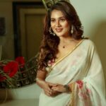 Payel Sarkar Instagram – Where there is a saree, there is elegance…These pictures are the proof. @paayelsarkar 
.
.
#weekendvibes ✨ #sareelove #saree #instafashion #desivibes Hotel Hindustan International