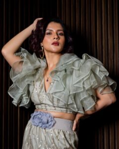 Payel Sarkar Instagram - Glitz..Glam and Photoshoot .
#filmfarebangla #look
.
Look by @jitsatyaofficial 
Click @hashtag_piksography 
Mua @makeupartist.samrat 
Hair @bijoy_biswas26