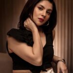 Payel Sarkar Instagram - I love staring at you 🙂 . . Click @anirban_bhattacharya_phtgr Styling @hittingfashion Mkup Yours trully 😜