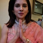 Payel Sarkar Instagram - আজ থেকে আমাদের সিনেমা #EktuSoreBoshun আপনাদের কাছের সিনেমাহলে ..অবশ্যই দেখবেন আর জানাবেন কেমন লাগলো 🙏 @kamaleswarmukherjee_1