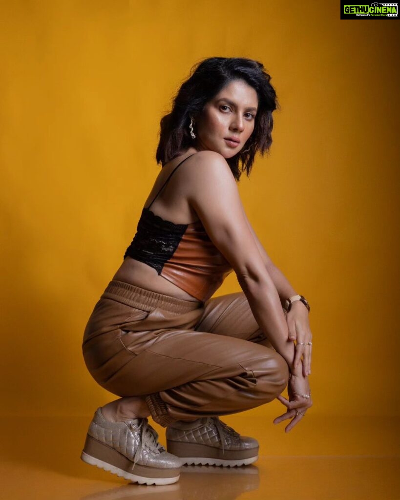 Payel Sarkar Instagram - Look for the magic in every moment ✨️ Wardrobe & styling @jitsatyaofficial Makeup & hair @anupdasmakeup Photography @hashtag_piksography