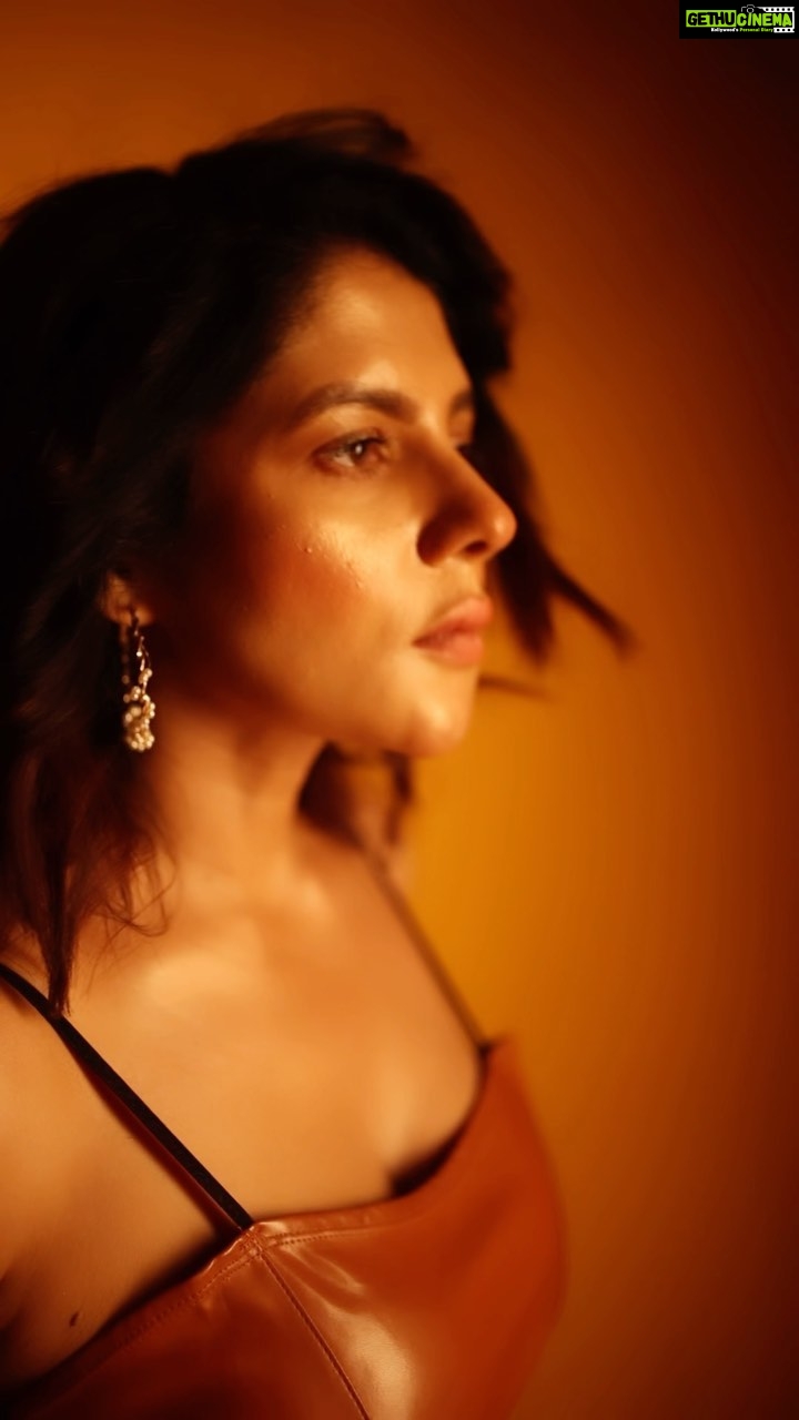 Payel Sarkar Instagram - Style is always in fashion … @paayelsarkar @jitsatyaofficial @anupdasmakeup @surjaphotography @hashtag_piksography @abhireporting #paayelsarkar #clothing #designerjitsatya #instagram #paayel_sarkar #paayelsarkar_bengaliactress #paayelsarkarexclusive #reels #viral #viralvideos #instalike #instaviews Cheese And Flash Studio