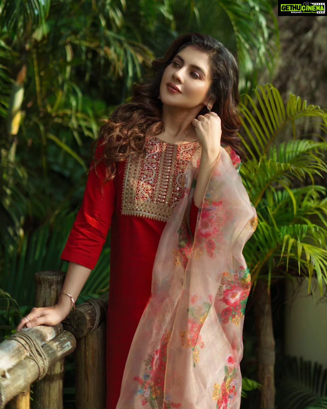 Payel Sarkar Instagram - শুভ নবমী...পুজো কেমন কাটছে সবার ?