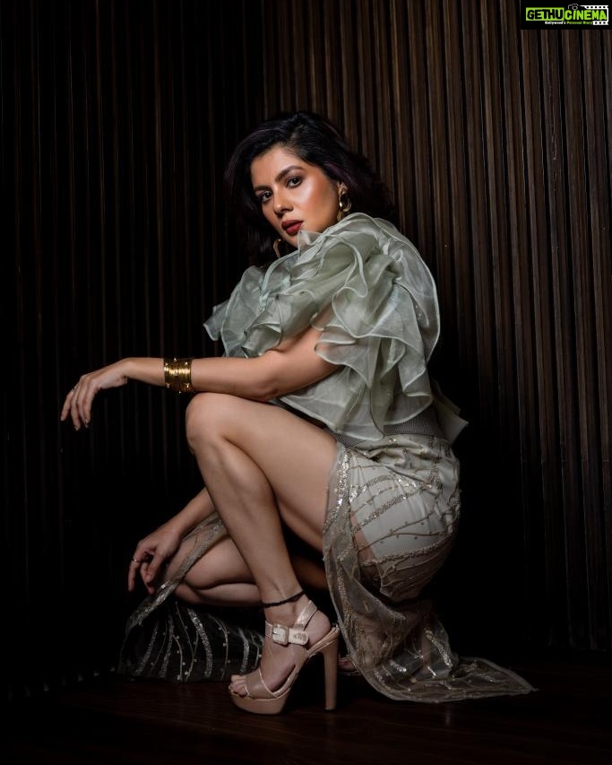 Payel Sarkar Instagram - Self-confidence is the best outfit, rock it and own it. . Look by @jitsatyaofficial Click @hashtag_piksography Mua @makeupartist.samrat Hair @bijoy_biswas26