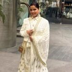 Pia Bajpiee Instagram – बिंदी, गजरा, लहंगा ❤️ full on Diwali 🪔 .. wish u all a very happy Diwali 🪔