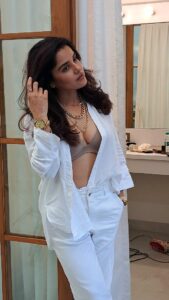 Pia Bajpiee Instagram - @piabajpai #favorite @manassompurapix #behindthescenes #bts #photoshoot @ashishsom #studio #model #actress #reels #reelsinstagram #viral #viralvideos #photoshoot #photography #portfolio #photooftheday #candidphotography @seerstudios.in #white #outfitoftheday Mumbai, Maharashtra