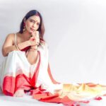 Pooja Banerjee Instagram - Shubho Maha Sashti ❤️ happy Durga Pujo to my Insta Family. May Ma Durga Bless you all with peace, love, wisdom, compassion, happiness & prosperity .. MAA is the most beautiful & powerful. SHE loves all her children and blesses the ones who bows before HER. Showers all HER children with love, peace, wisdom and prosperity. SHE has descended on earth to bless you all. SHE is here. SHE is in us..O MAA DURGA bless us all. bolo bolo Durga MAI KI JAI 🙏🏻 🙏🏻🙏🏻🙏🏻🙏🏻🙏🏻 #MAGICINRED&WHITE #bengalisaree #bengaligirl #DurgaPuja #DurgaPuja2023 #LalPaadSaree #MagicinRed&WhiteSaree #BoloBoloDurgaElo