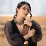 Pooja Banerjee Instagram - @poojabanerjeee Slaying the Saree Look✨ 📸 @captis.studios.fashion #saree #shoot #makeup Mumbai, Maharashtra